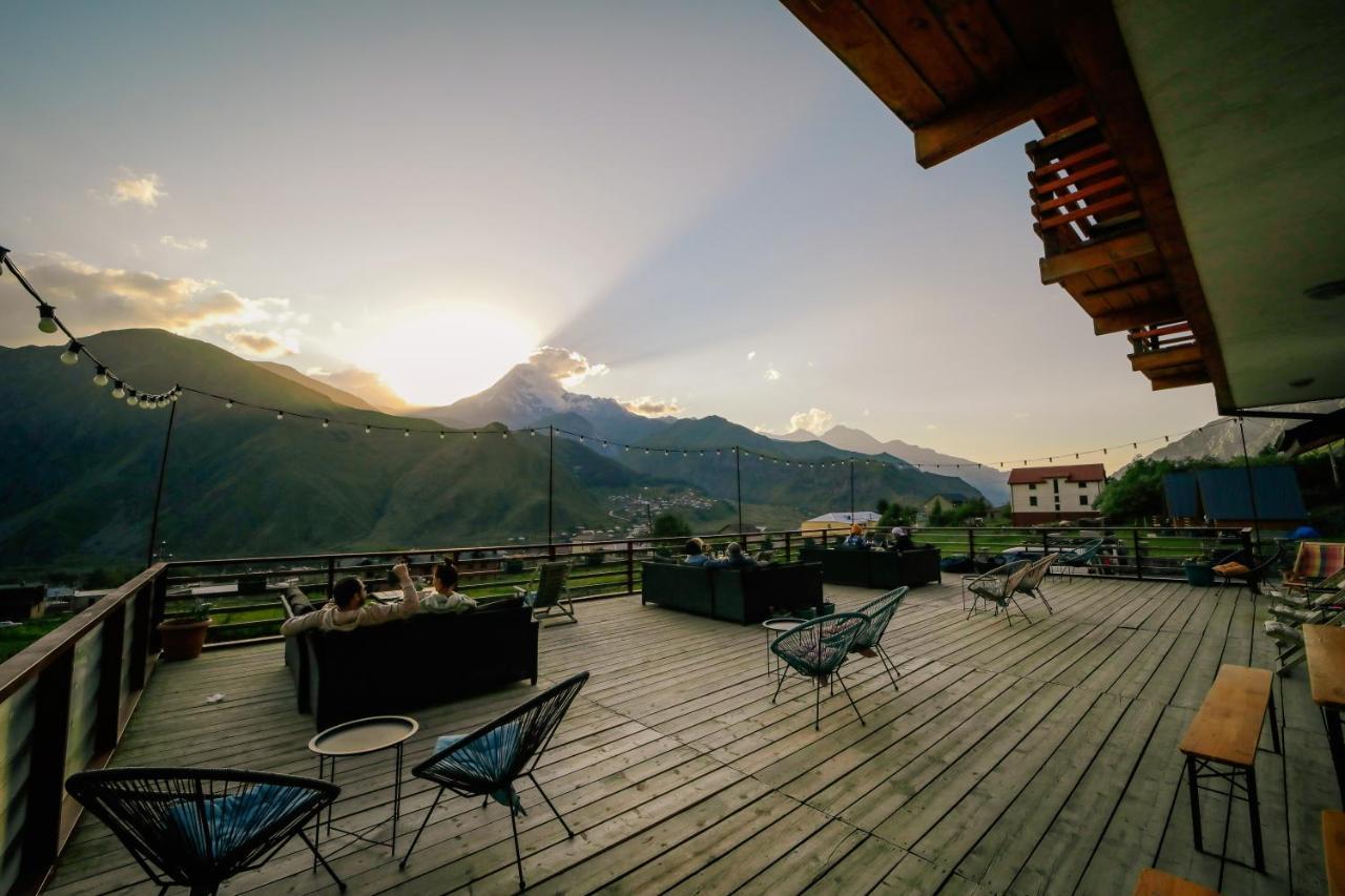 Alpenhaus Kazbegi Hotel & Restaurant Buitenkant foto