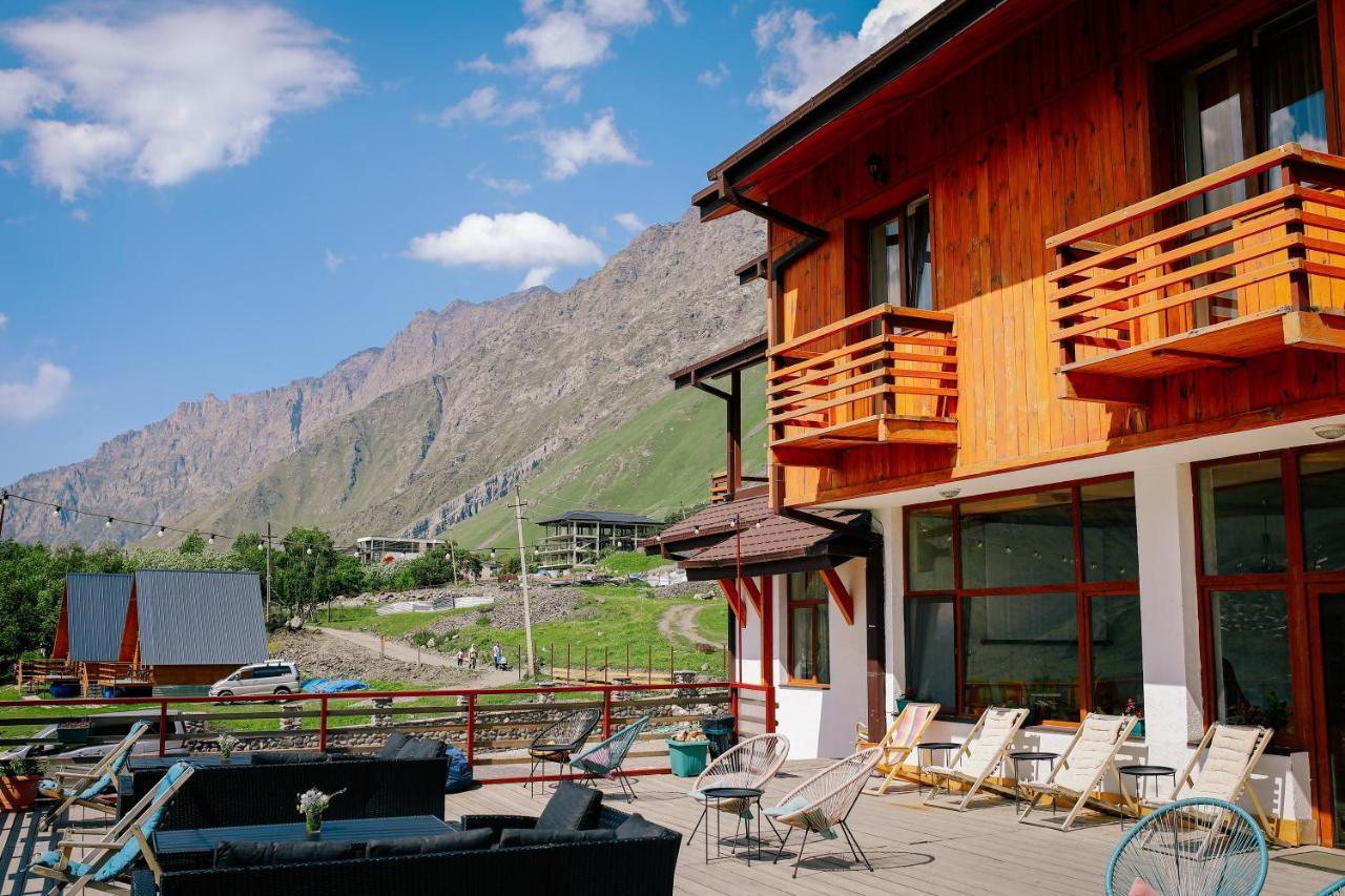 Alpenhaus Kazbegi Hotel & Restaurant Buitenkant foto