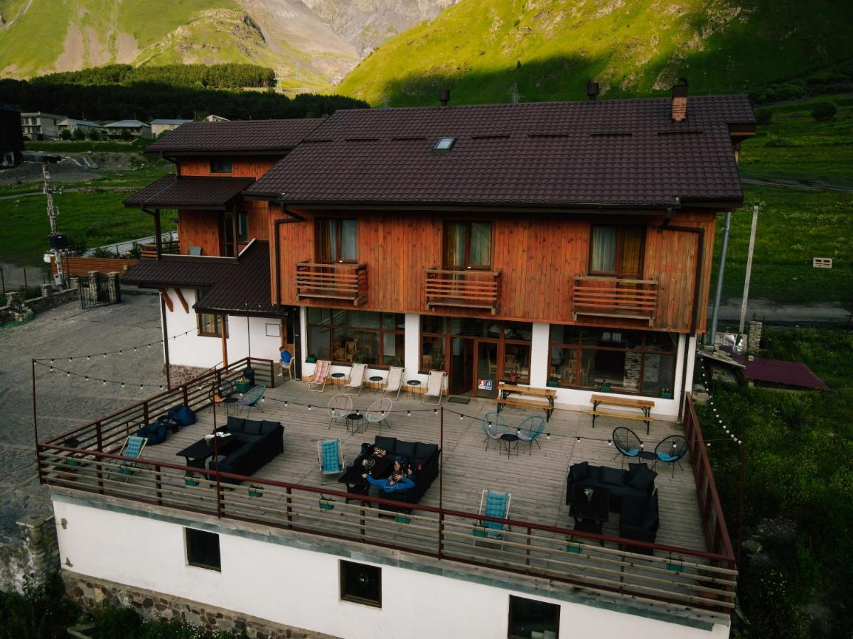 Alpenhaus Kazbegi Hotel & Restaurant Buitenkant foto