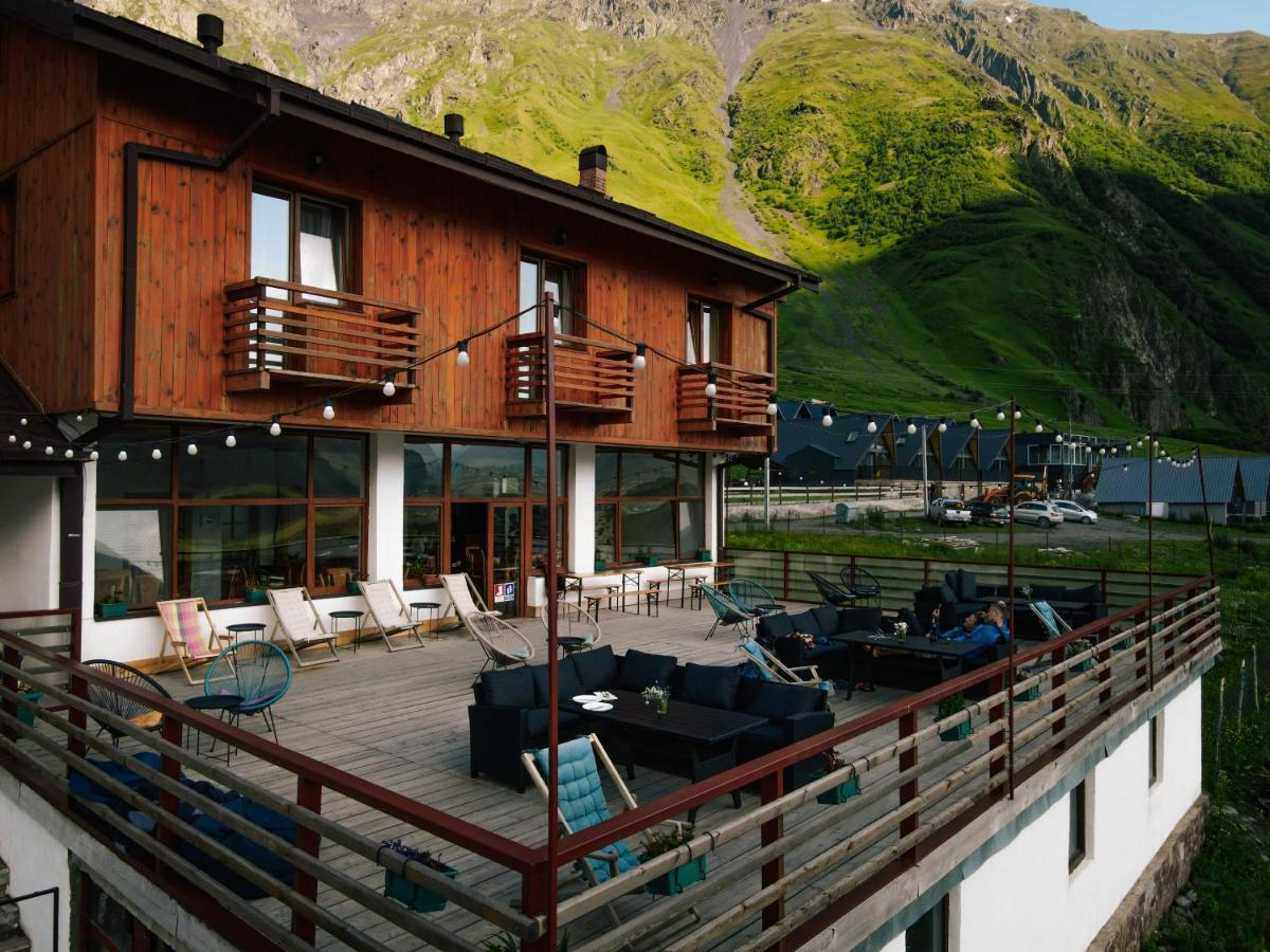 Alpenhaus Kazbegi Hotel & Restaurant Buitenkant foto