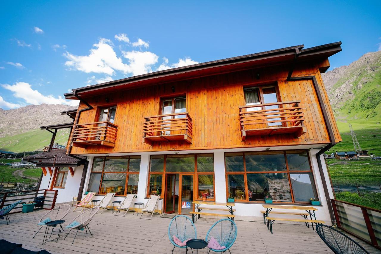Alpenhaus Kazbegi Hotel & Restaurant Buitenkant foto