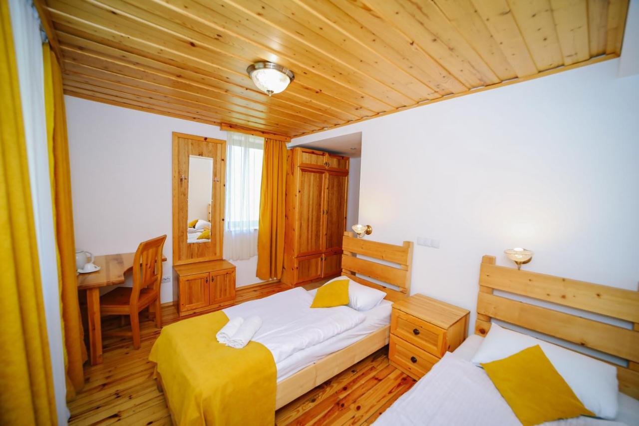 Alpenhaus Kazbegi Hotel & Restaurant Buitenkant foto