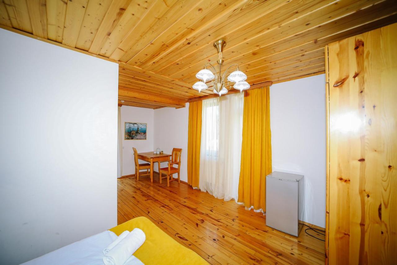 Alpenhaus Kazbegi Hotel & Restaurant Buitenkant foto