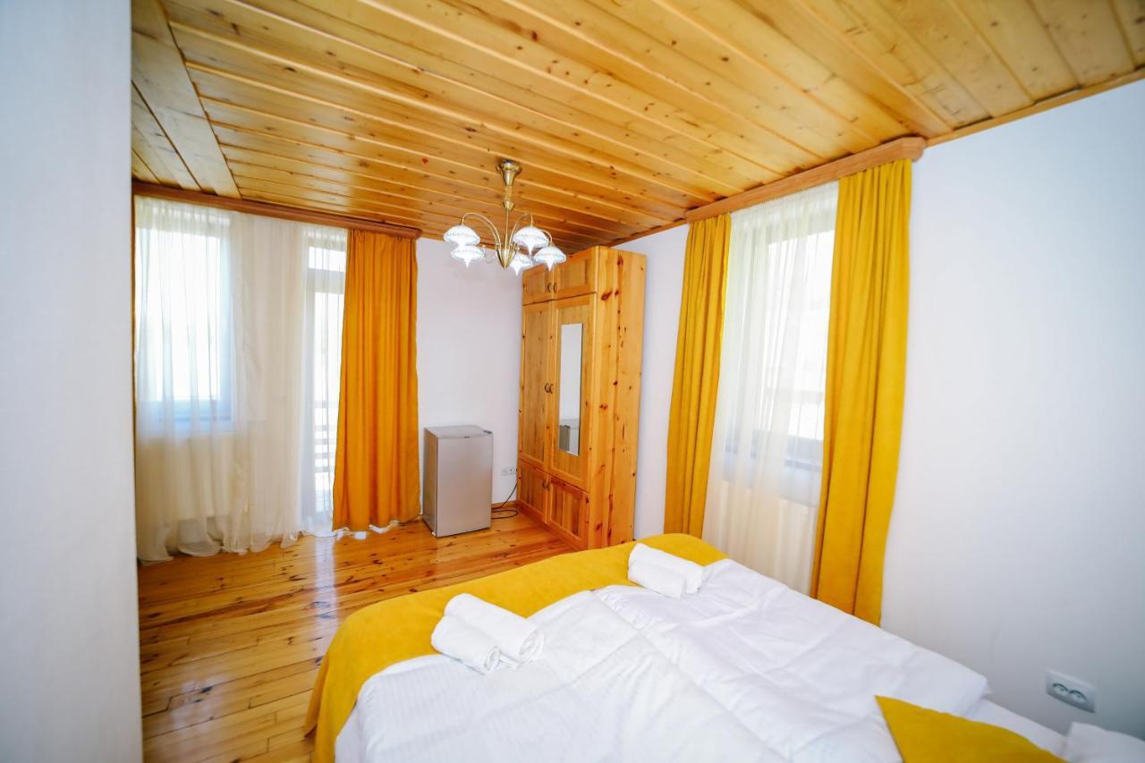 Alpenhaus Kazbegi Hotel & Restaurant Buitenkant foto