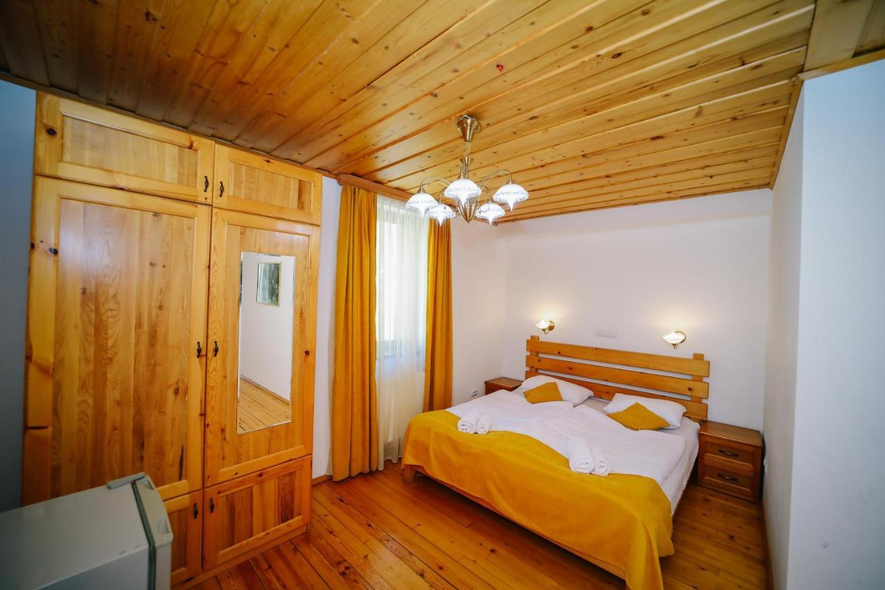 Alpenhaus Kazbegi Hotel & Restaurant Buitenkant foto