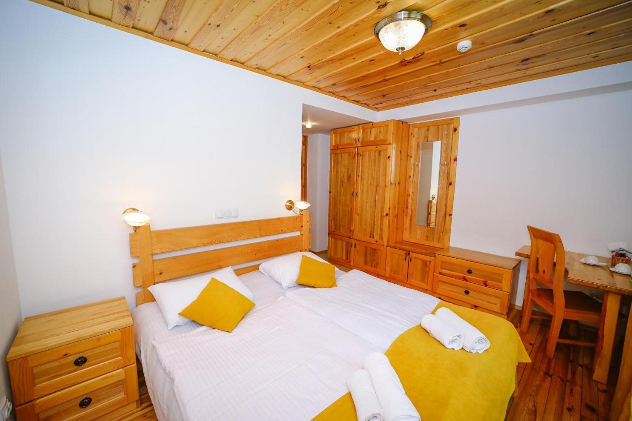 Alpenhaus Kazbegi Hotel & Restaurant Buitenkant foto