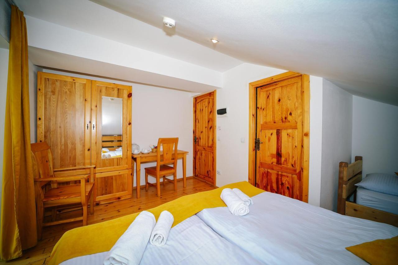 Alpenhaus Kazbegi Hotel & Restaurant Buitenkant foto