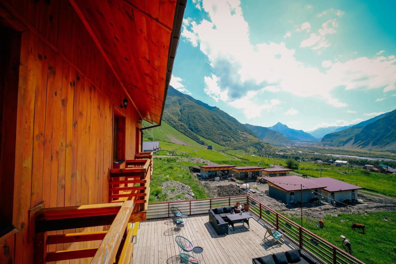 Alpenhaus Kazbegi Hotel & Restaurant Buitenkant foto