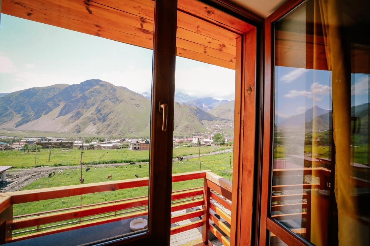 Alpenhaus Kazbegi Hotel & Restaurant Buitenkant foto