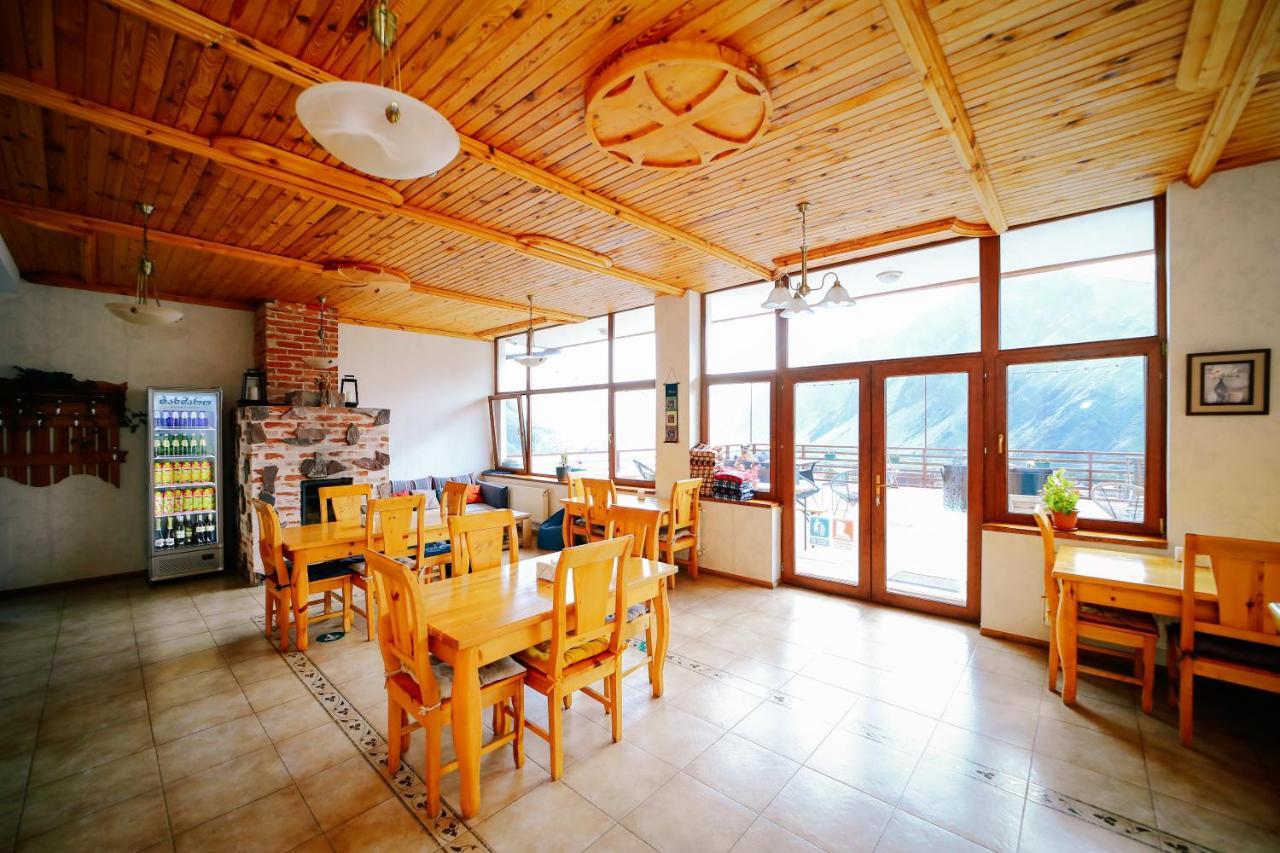 Alpenhaus Kazbegi Hotel & Restaurant Buitenkant foto