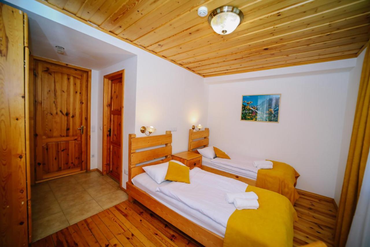 Alpenhaus Kazbegi Hotel & Restaurant Buitenkant foto